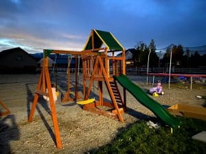 Read more about the article Wooden Playsets vs. Plastic Playsets: Pros and Cons