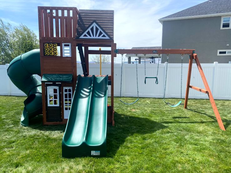 You are currently viewing Eco-Friendly Playset Materials: A Green Choice for Your Family